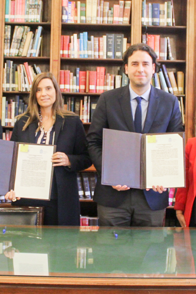 La UC, a través de nuestra Escuela de Gobierno, y la Cámara firman acuerdo de colaboración para fines académicos  